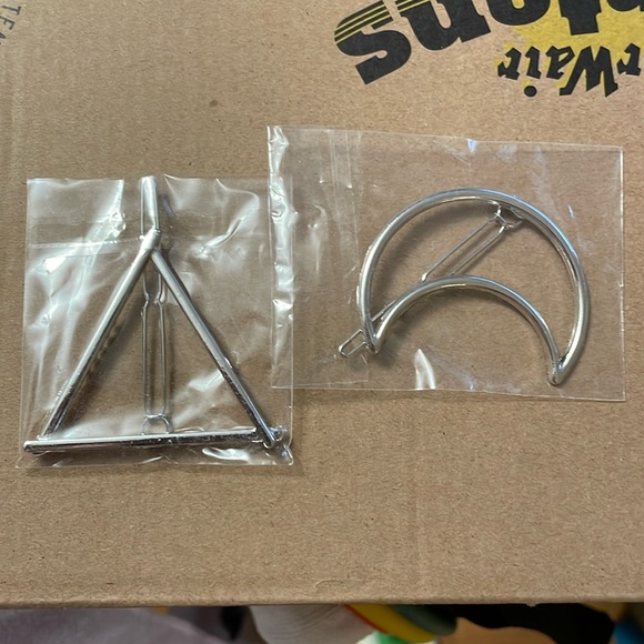 Hair clips-FREE with any purchase. - Picture 1 of 3